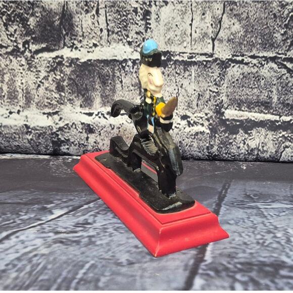 Vintage Cast Iron Nut Cracker Paul Revere Wood Base - Picture 3 of 4